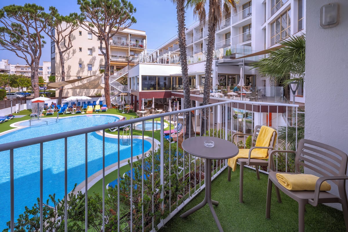 Standard Twin Room, Balcony, Pool View | In-room safe, desk, blackout drapes, soundproofing