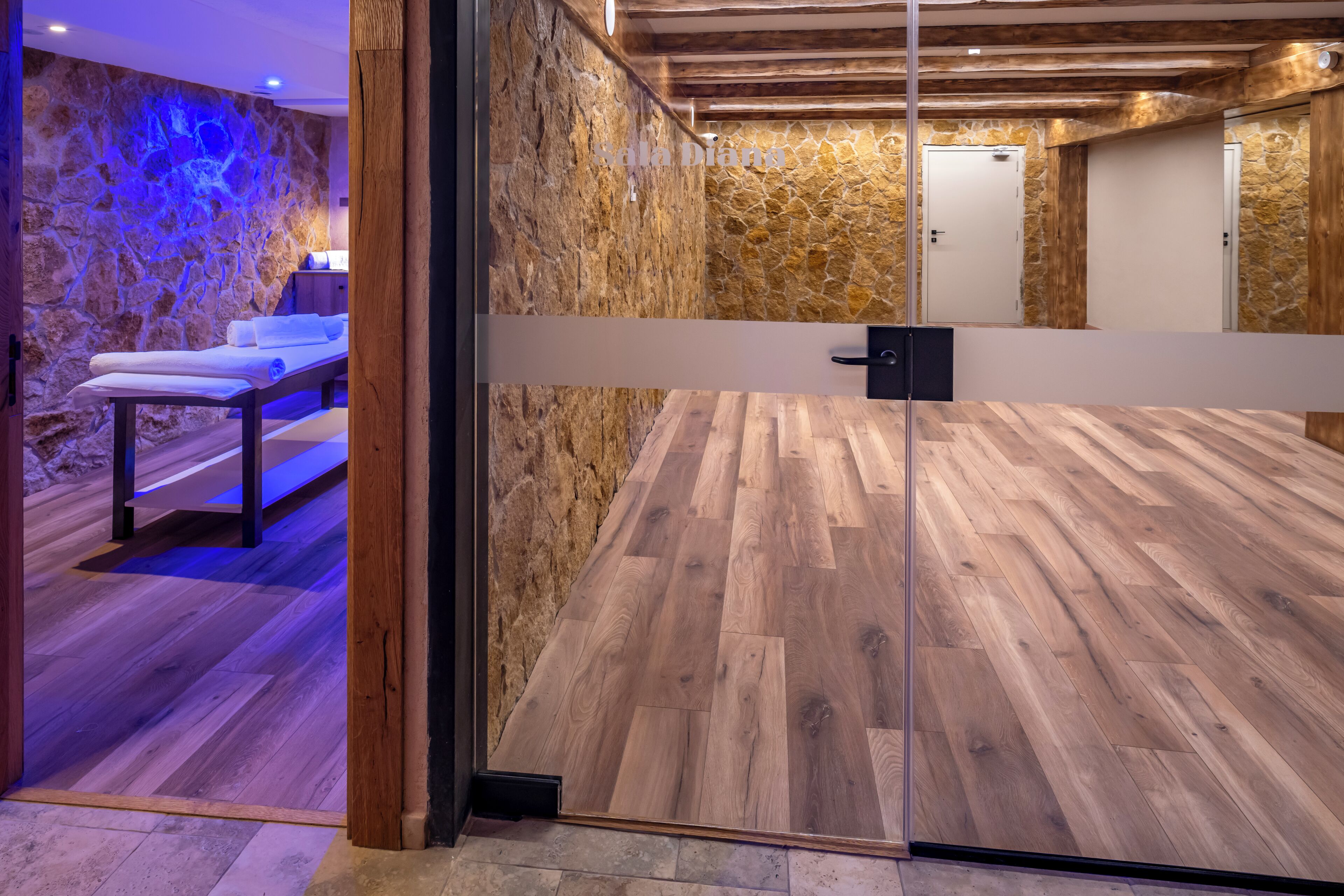 Massage dans la chambre