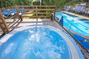 Bañera de hidromasaje exterior