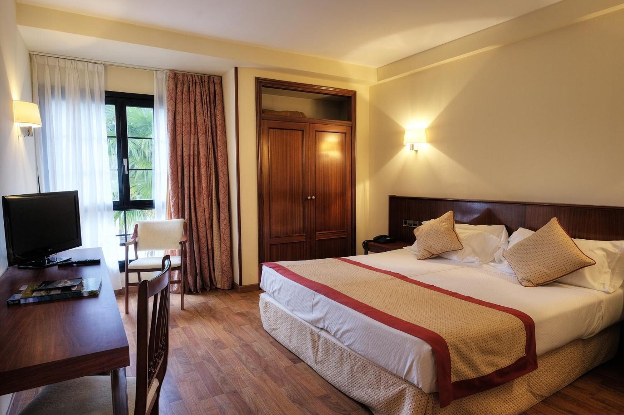 Palacio Arias & Hotel y Apartamentos Arias