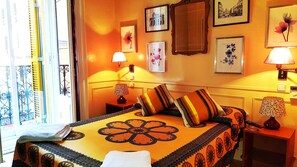 Down duvets, Select Comfort beds, individually decorated - Hostal La Fontana (Madrid)