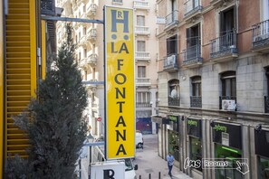 Front of property - Hostal La Fontana (Madrid)