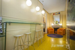 Reception - Hostal La Fontana (Madrid)