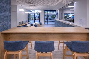 2 barer/lounger, bar i bassenget og bassengbar