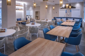 2 bars/lounges, swim-up bar, poolside bar - GHT Balmes, Hotel, Aparthotel & SPLASH (Calella)