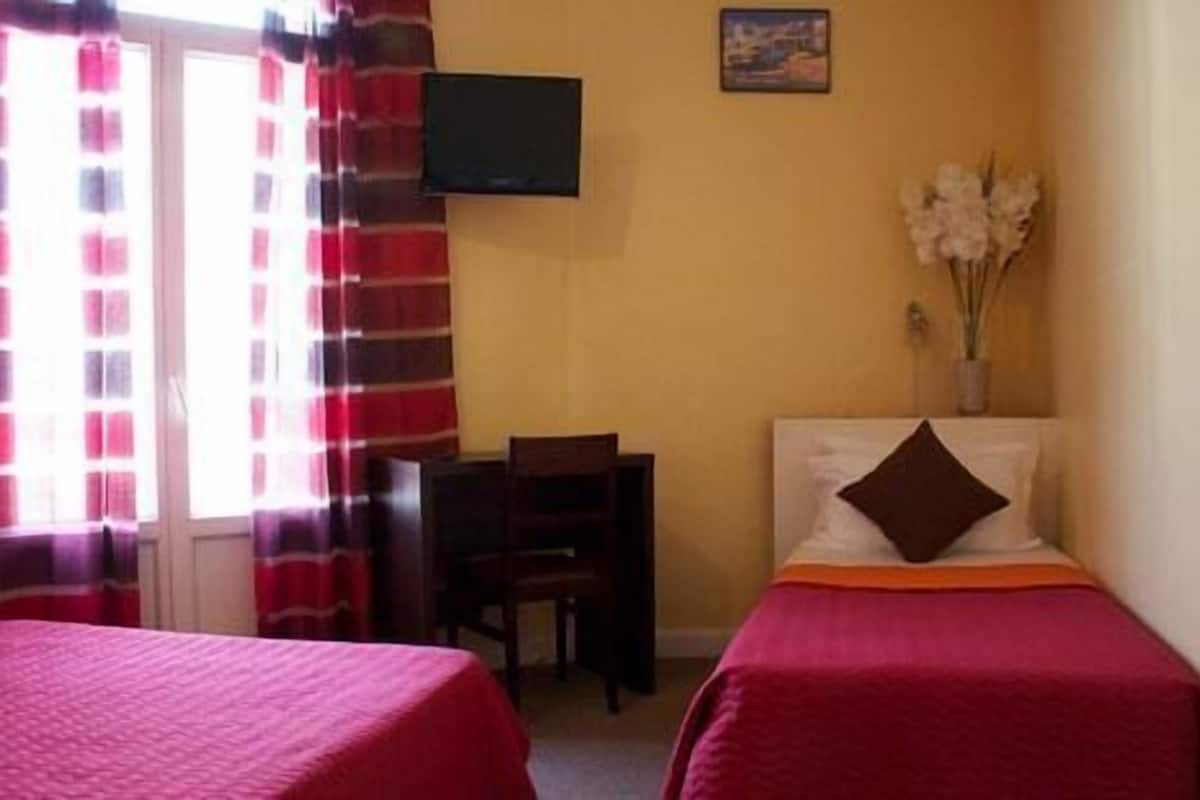 Triple Room | Desk, soundproofing, iron/ironing board (on request), cribs (surcharge)