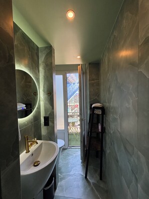 Hair dryer, towels - Hotel de Berne (Nice)