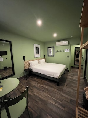 Double Room | Desk, soundproofing, iron/ironing board, rollaway beds