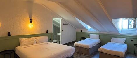 Chambre Triple | Bureau, chambres insonorisées, fer et planche à repasser, Wi-Fi gratuit