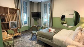 Chambre Double Deluxe | Bureau, chambres insonorisées, fer et planche à repasser, Wi-Fi gratuit