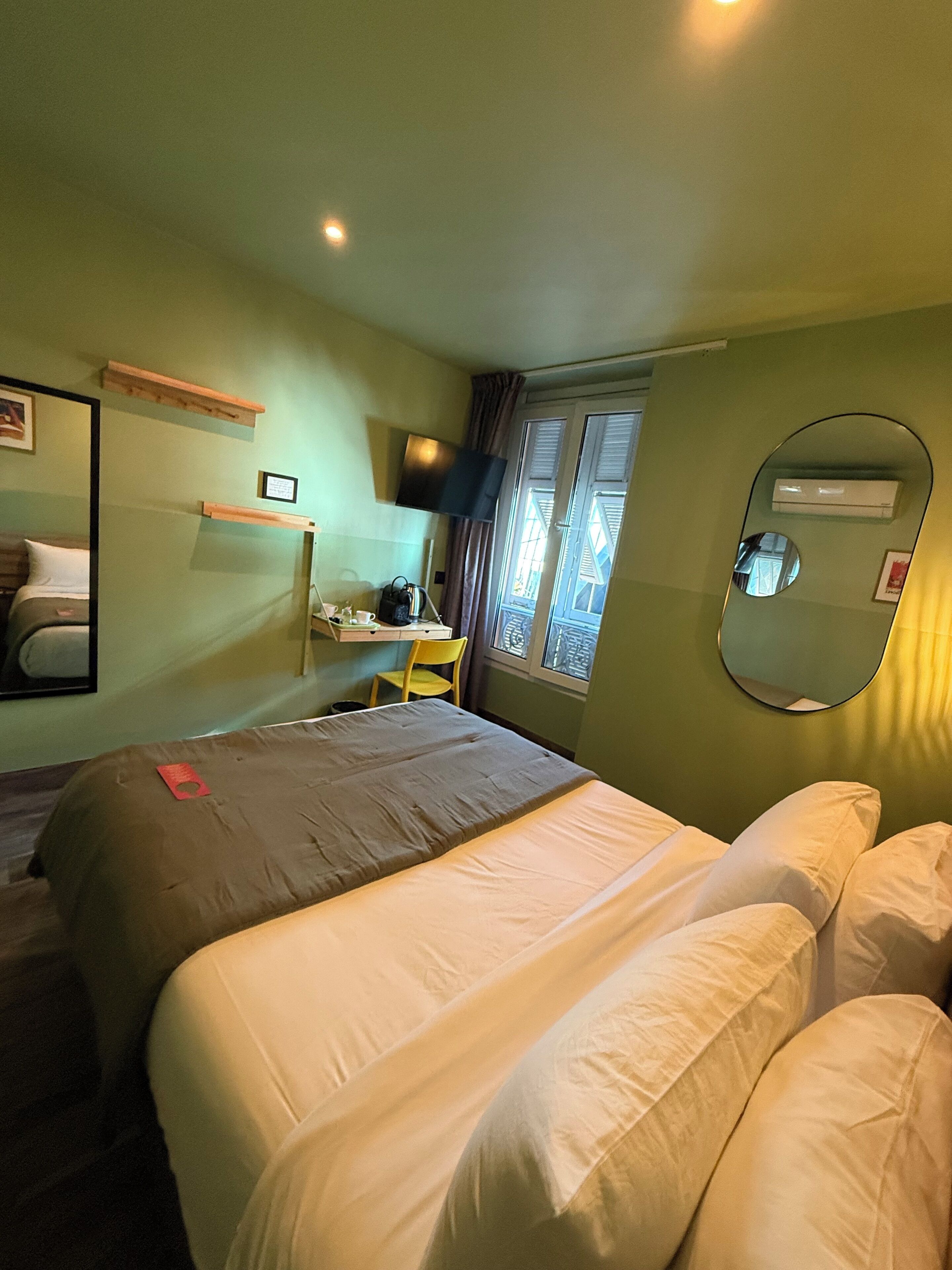 Desk, soundproofing, iron/ironing board, free WiFi