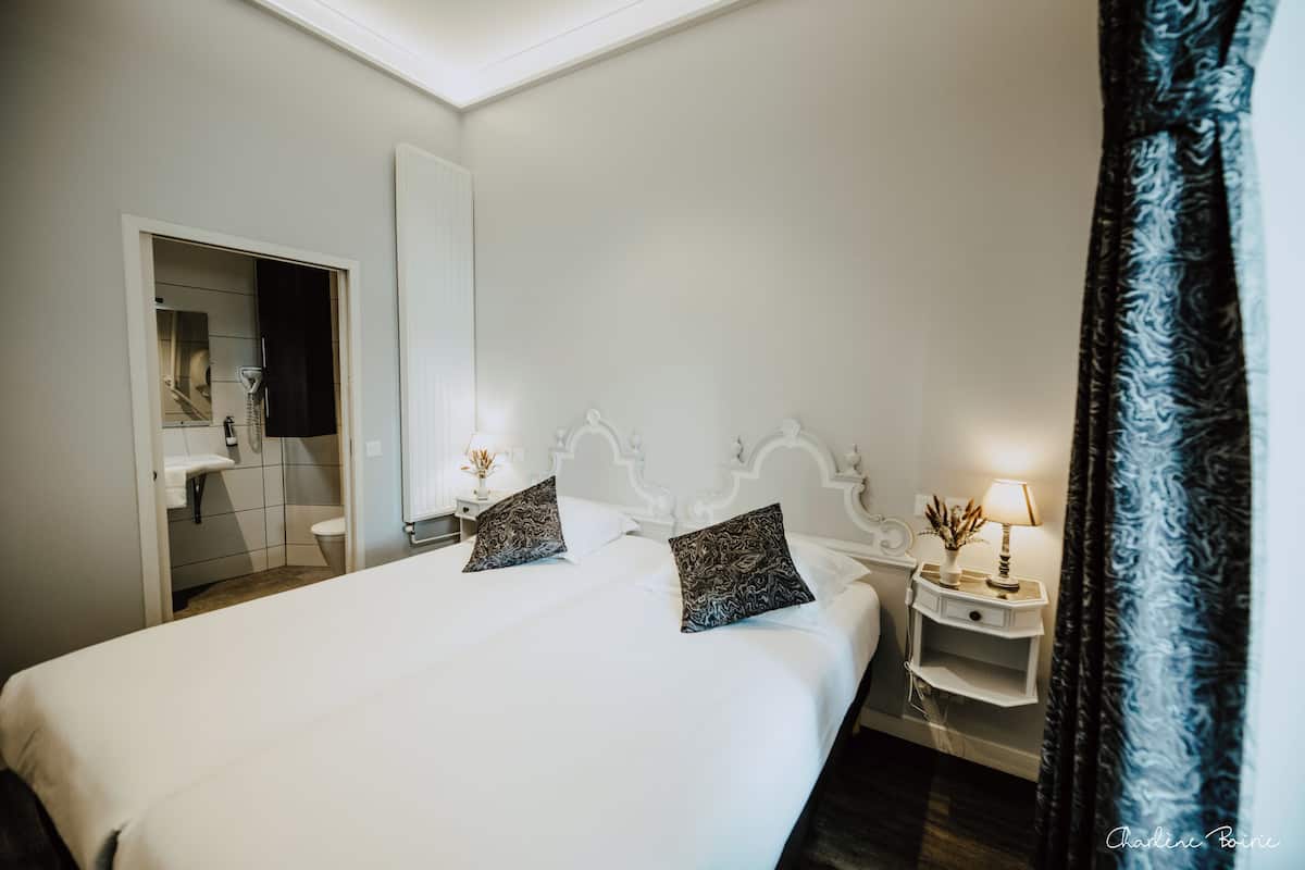 Classic Double Room | Individually decorated, blackout drapes, soundproofing, free WiFi