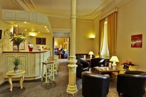 Bar (on property) - Grand Hôtel des Bains (Vals-les-Bains)