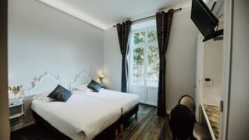 Comfort Double Room | Individually decorated, blackout drapes, soundproofing, free WiFi