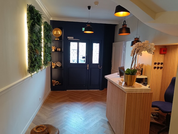 Reception - The Originals Boutique, Hôtel d'Angleterre, Fécamp (Fecamp)