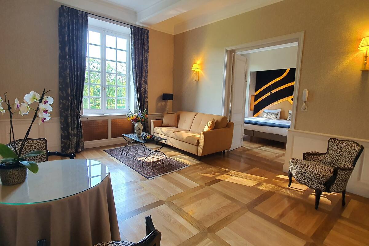 deluxe suite, 1 king bed with sofa bed, garden area | pillow-top beds, minibar, in-room safe, blackout curtains