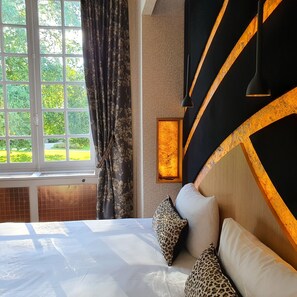 Deluxe Suite, 1 King Bed with Sofa bed, Garden Area | Pillowtop beds, minibar, in-room safe, blackout drapes