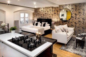 Studio (Chambertin) | Premium bedding, in-room safe, individually furnished, laptop workspace