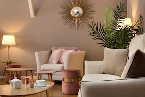 Departamento (Clos Vougeot) | Sala de estar | Televisión de pantalla plana