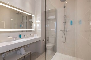 Regadera, regadera tipo lluvia, amenidades de baño de diseñador 