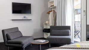 ห้องจูเนียร์ดับเบิล, ระเบียง | เครื่องนอนระดับพรีเมียม, ผ้านวมขนเป็ด, เตียงพร้อมฟูกเสริมที่นอน