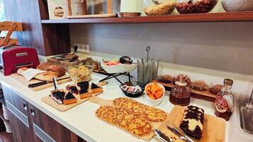 Desayuno buffet (EUR 15 por persona)