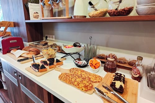 Petit déjeuner buffet servi tous les jours en supplément