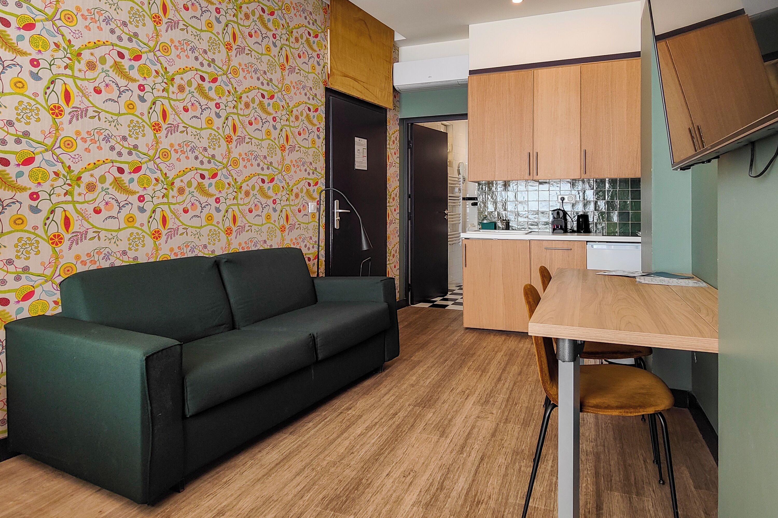 Studio Familial Rez-de-chaussée 28m² | Sala de estar | Televisión de 32 pulgadas con canales por satélite