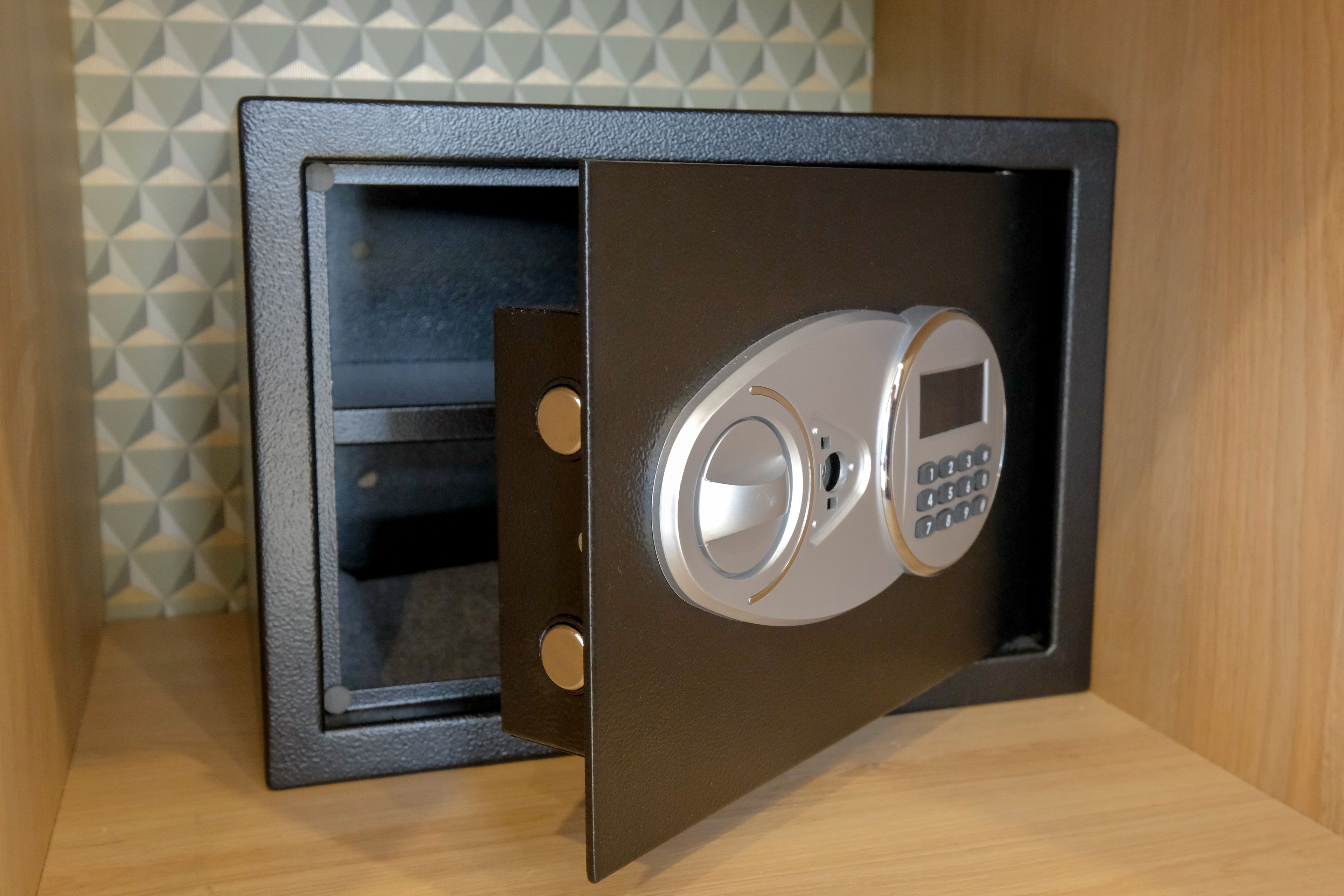 premium bedding, in-room safe, desk, laptop workspace