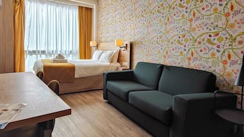 Studio Familial Rez-de-chaussée 28m² | Peralatan tempat tidur premium, peti besi dalam bilik, meja