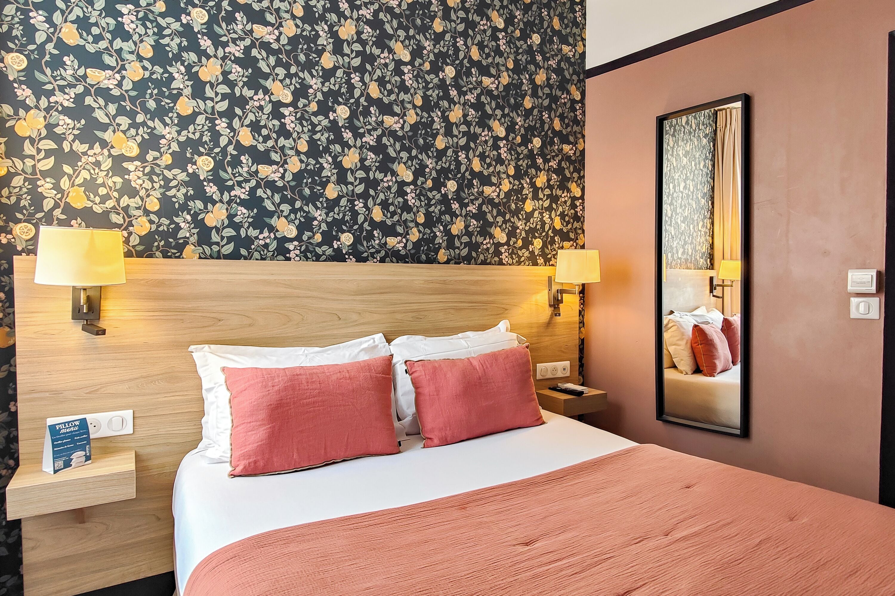 petite chambre double standard 12m² | premium bedding, in-room safe, desk, laptop workspace