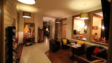 Daily buffet breakfast (EUR 11.90 per person)
