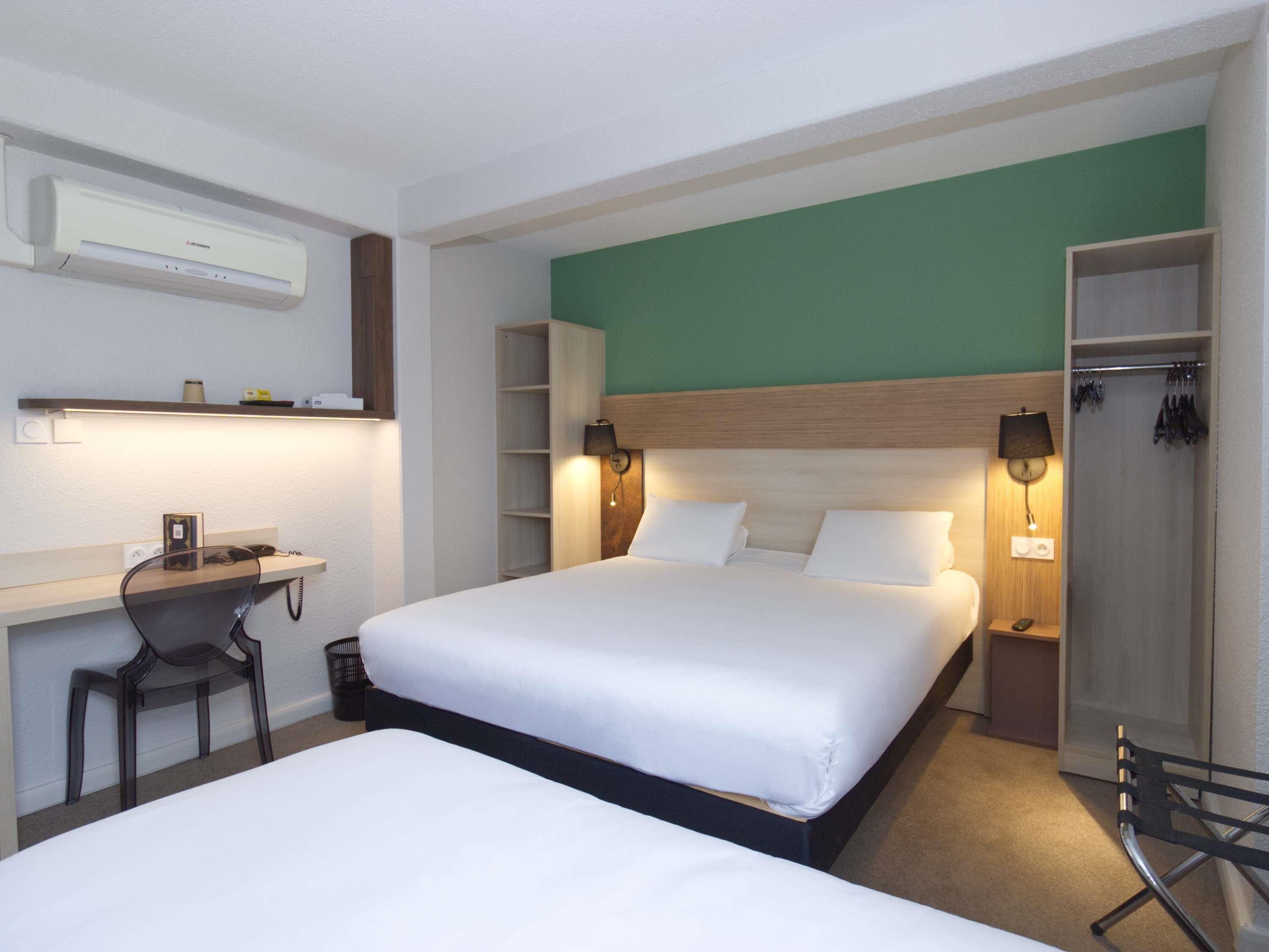 Roupas de cama premium, cofres nos quartos, individualmente mobiliados