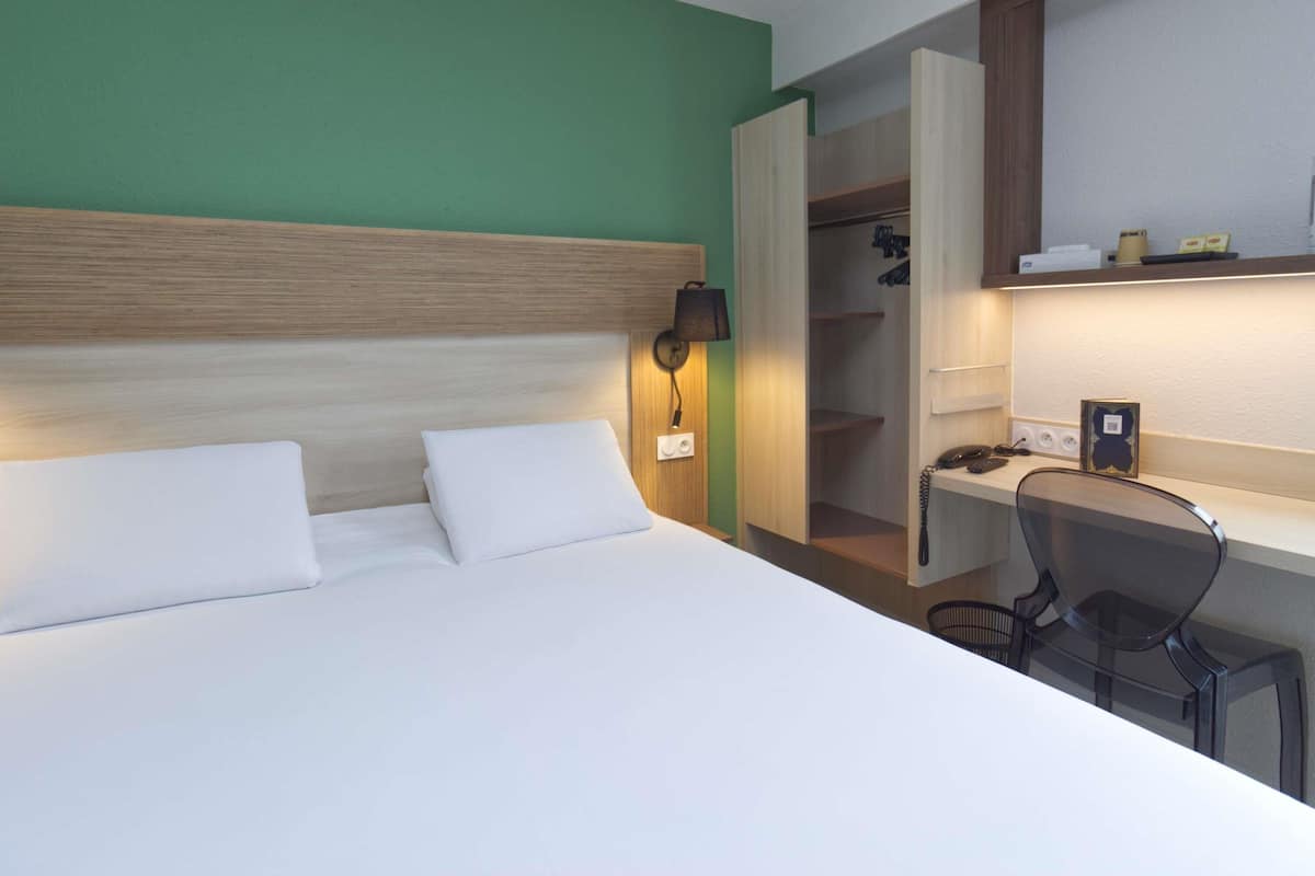 POP Room, 1 Double Bed | Premium bedding, in-room safe, individually furnished, desk