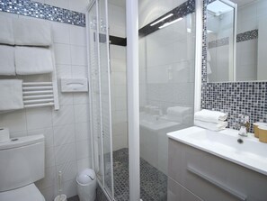 Premium bedding, in-room safe, individually furnished, desk - greet Hotel Dijon Sud Longvic (Longvic)