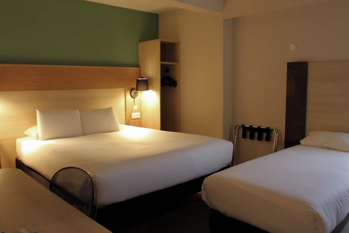 POP Room, 1 Double Bed | Premium bedding, in-room safe, individually furnished, desk