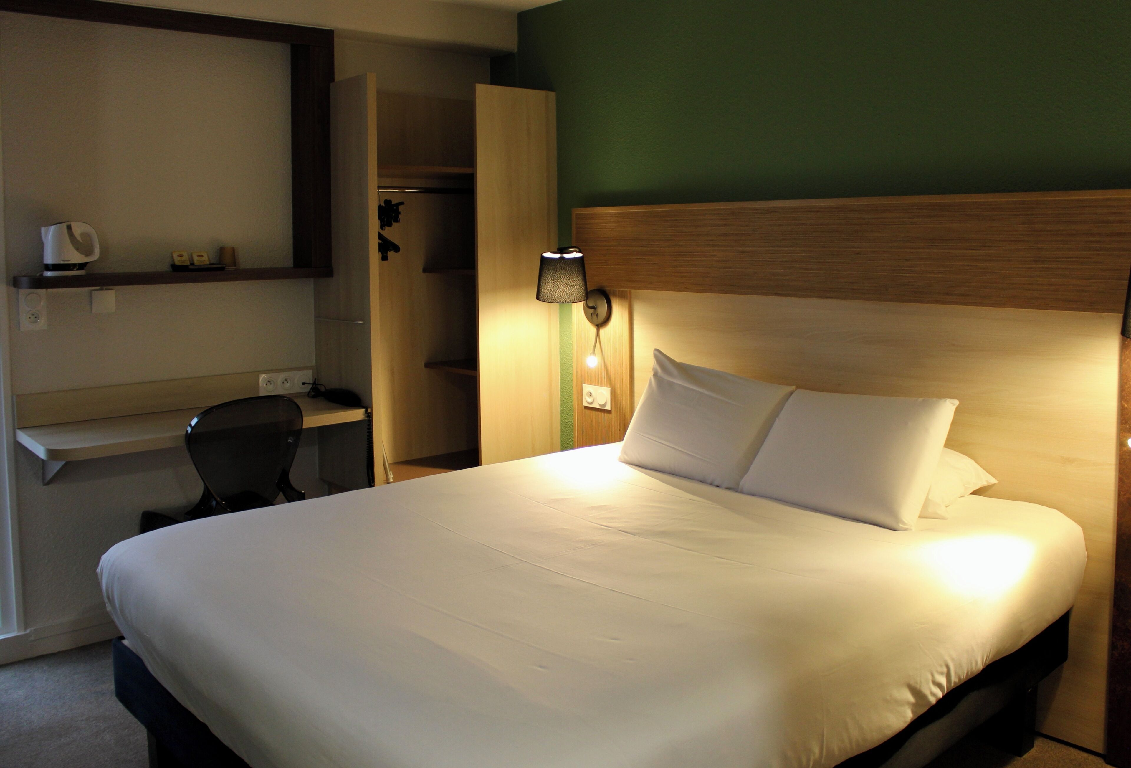 pop room, 1 double bed | premium bedding, in-room safe, individually furnished, desk