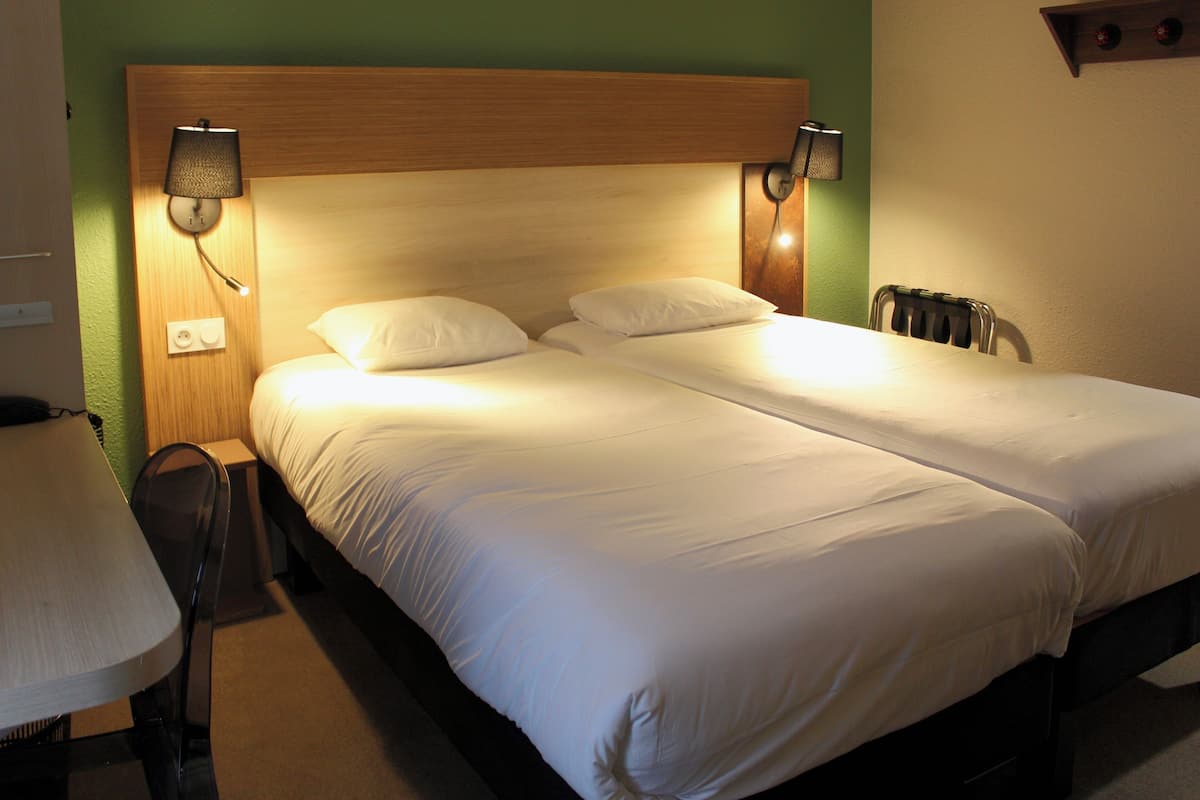 POP Standard Room, 2 Single Beds | Premium bedding, in-room safe, individually furnished, desk