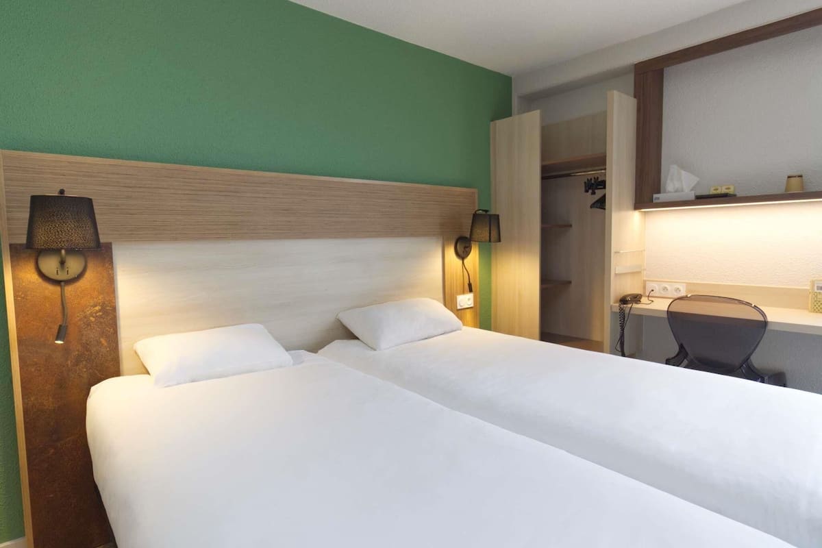 POP Standard Room, 2 Single Beds | Premium bedding, in-room safe, individually furnished, desk