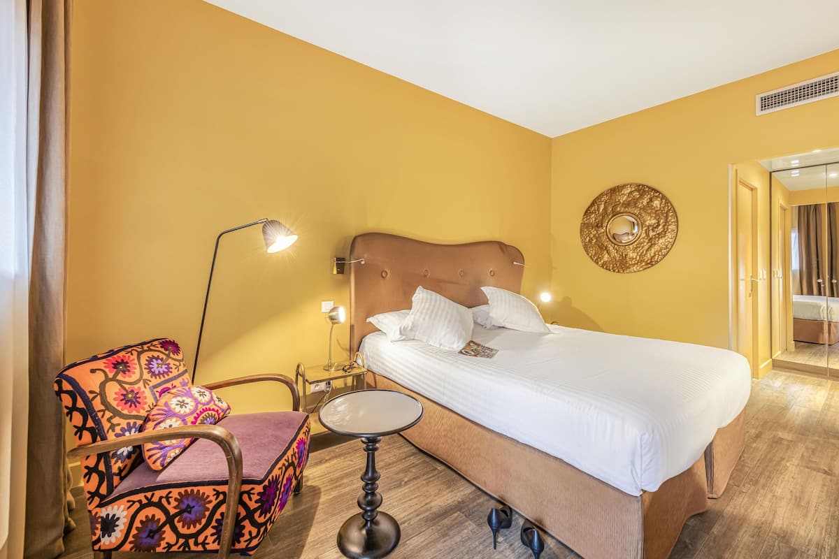 Superior Room, 1 King Bed, Courtyard View (Twin bed on request) | In-room safe, desk, soundproofing, iron/ironing board (on request)