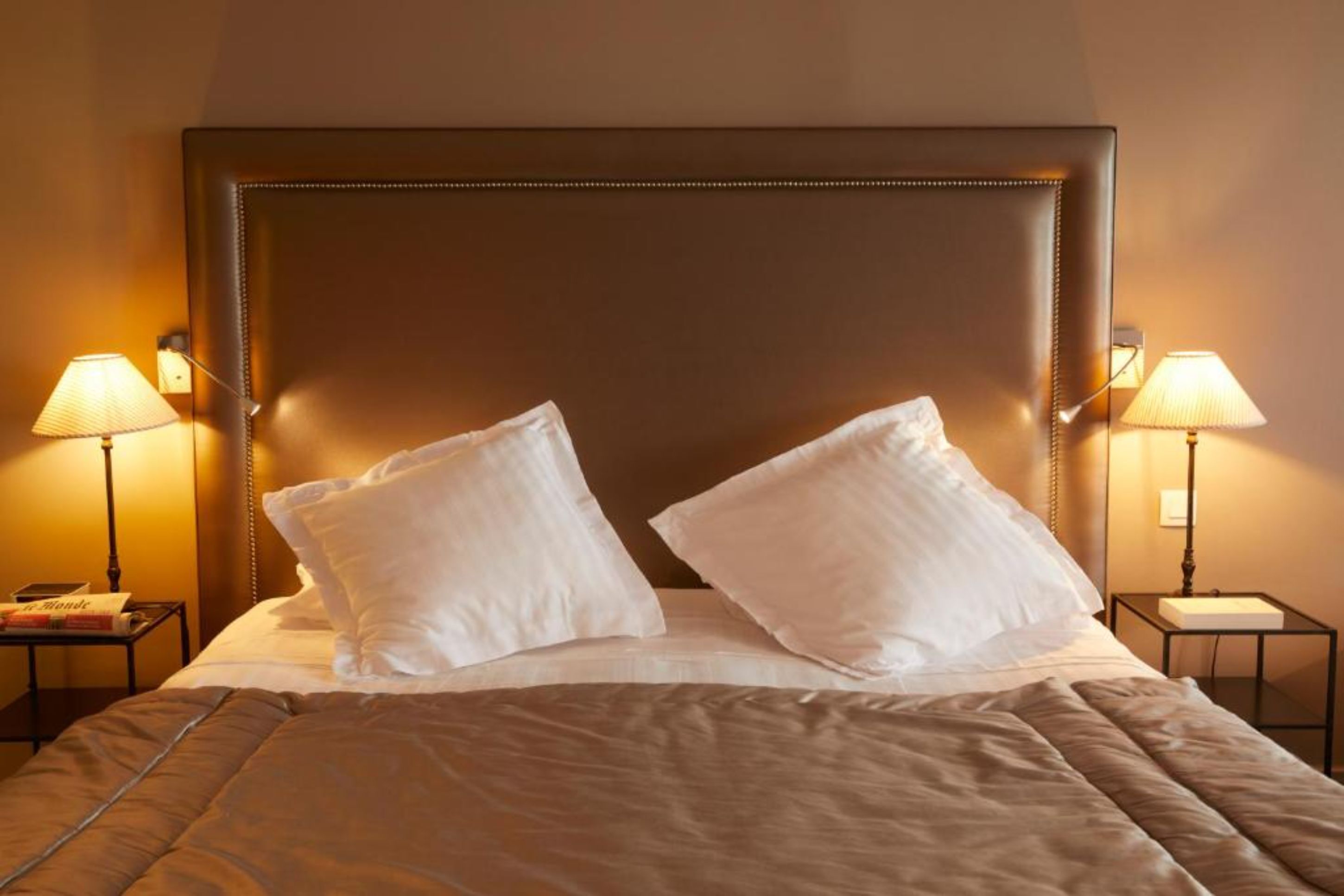 deluxe room, 1 king bed, non smoking, river view | in-room safe, individually furnished, desk, soundproofing