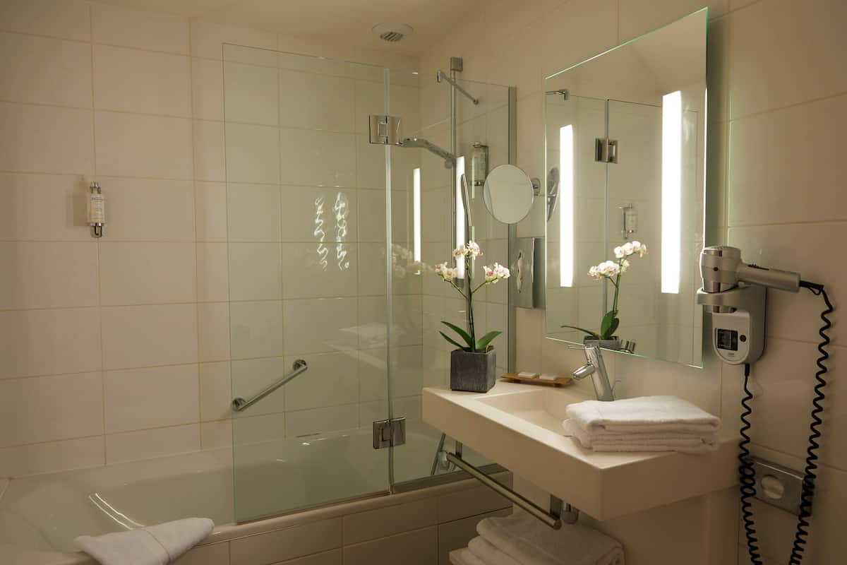 in-room safe, individually furnished, desk, soundproofing