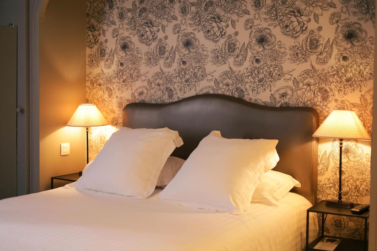 Standard Room, 1 Double Bed, Courtyard View | In-room safe, desk, soundproofing, iron/ironing board (on request)