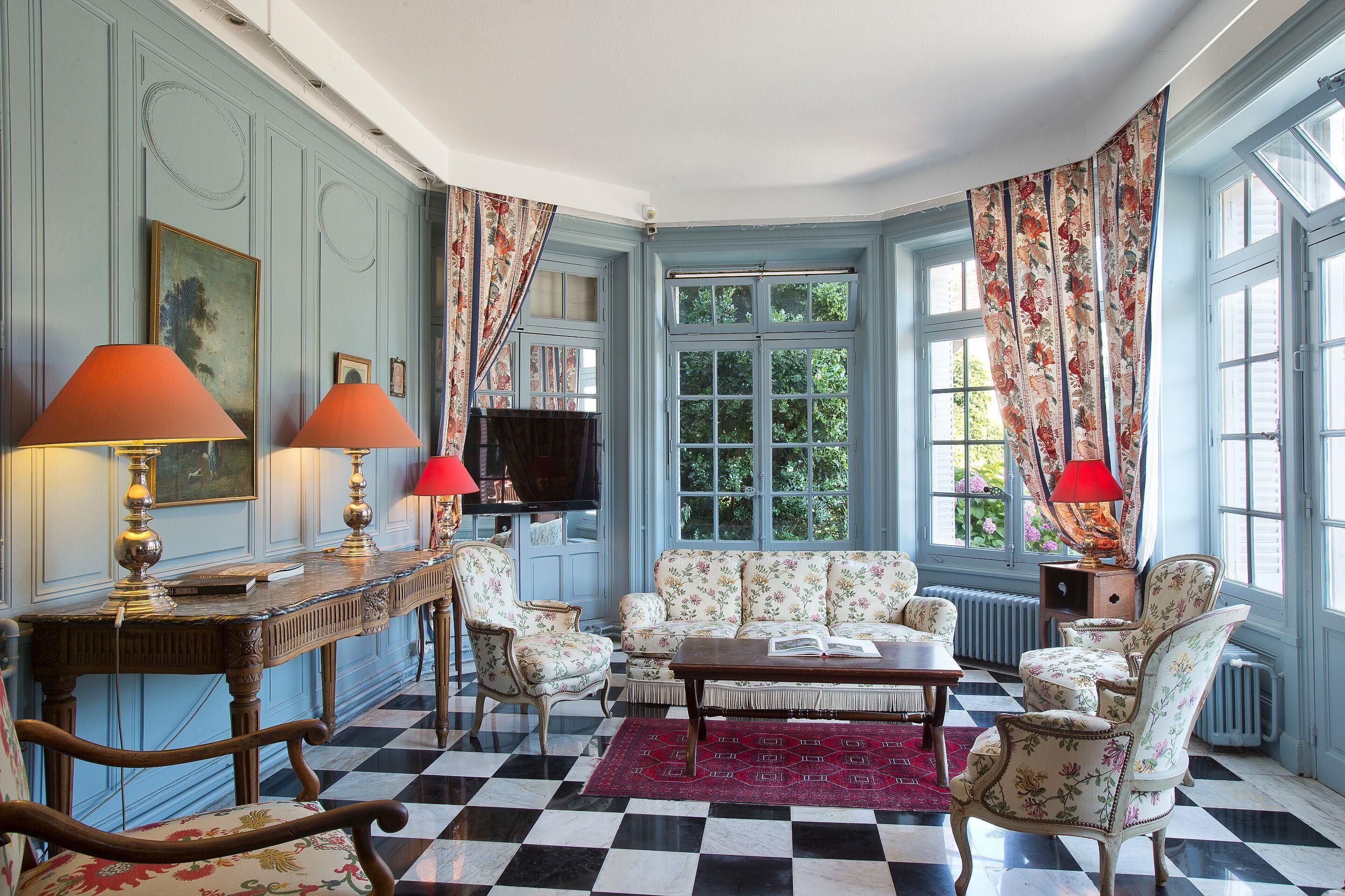 Minibar, in-room safe, desk, soundproofing