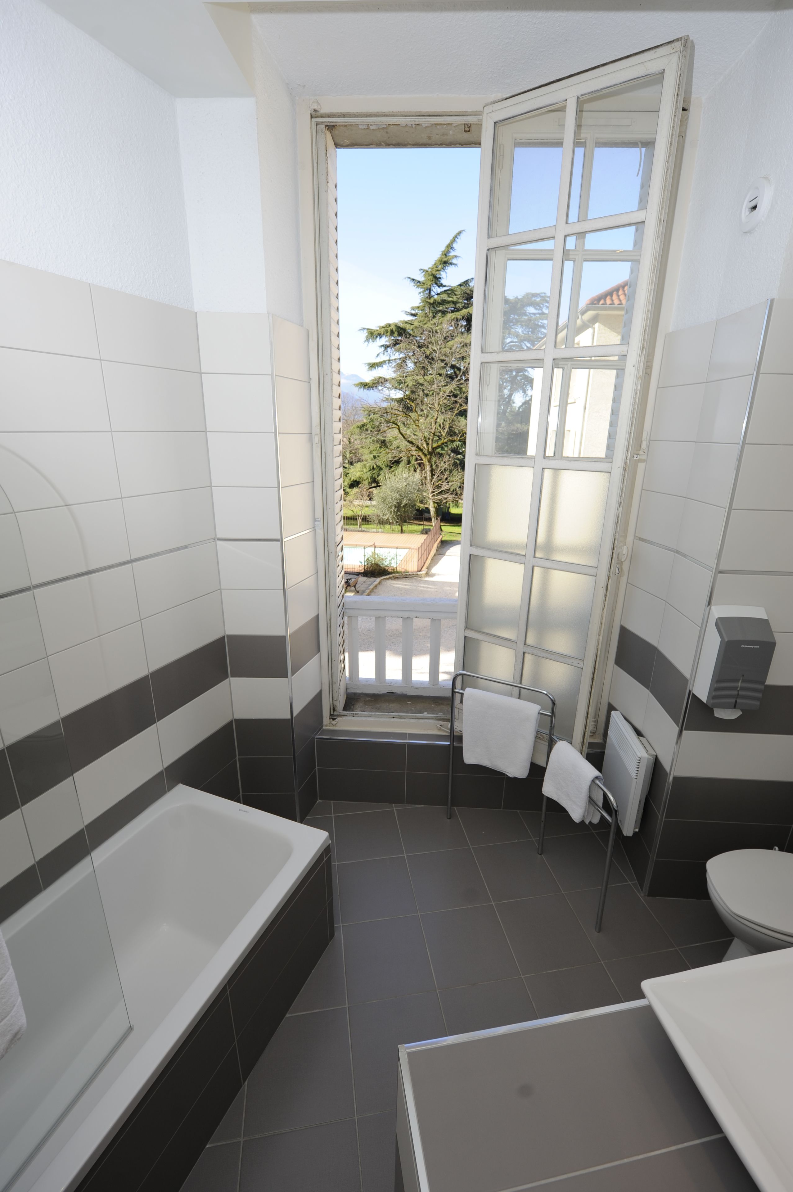 cosy room | bathroom | combined shower/bathtub, hair dryer, towels