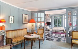 Minibar, Zimmersafe, Schreibtisch, schallisolierte Zimmer