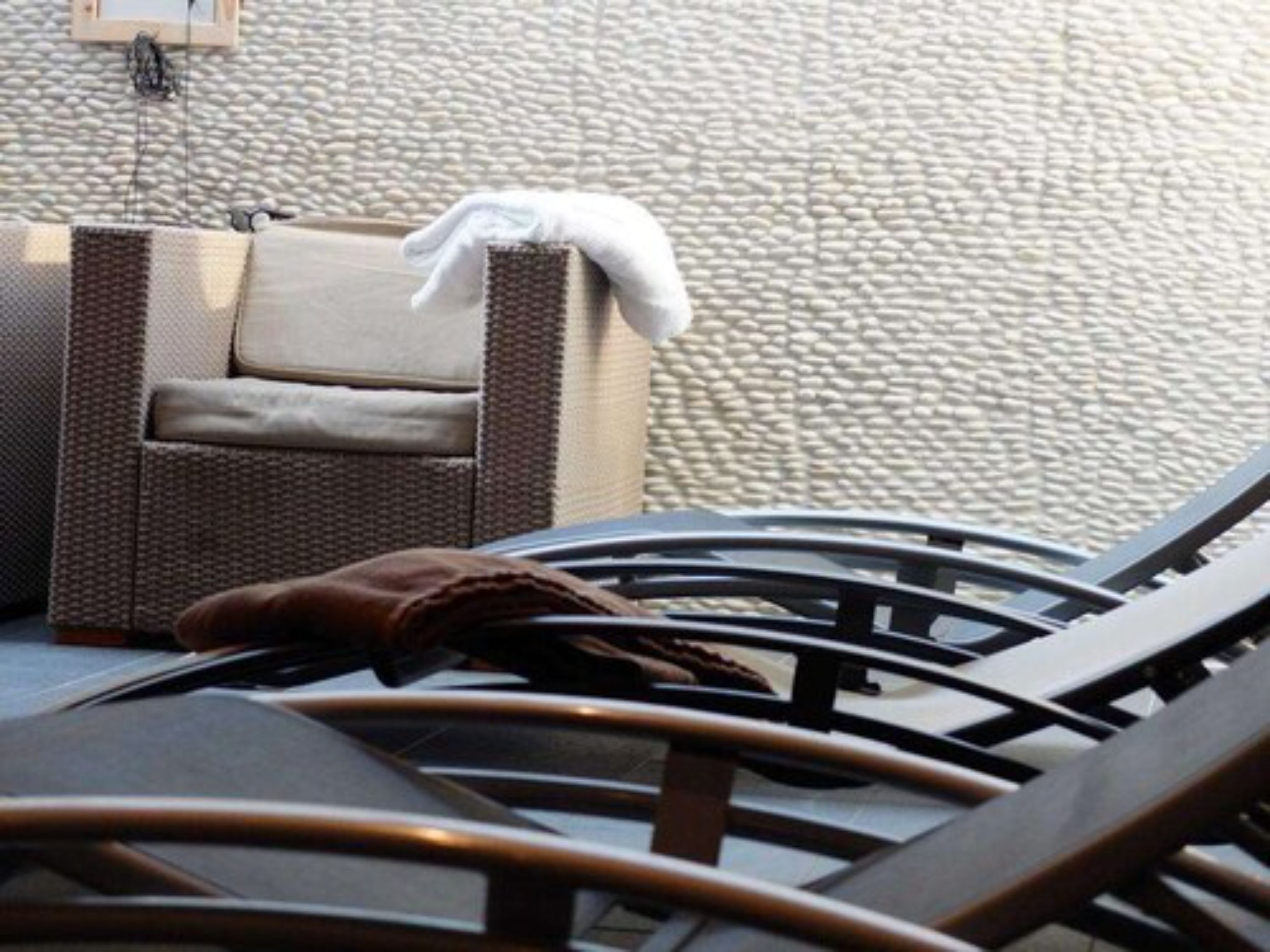 sauna, hot tub, steam room, turkish bath/hammam, body treatments