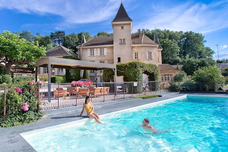 Outdoor pool, sun loungers. Château & Spa de la Commanderie