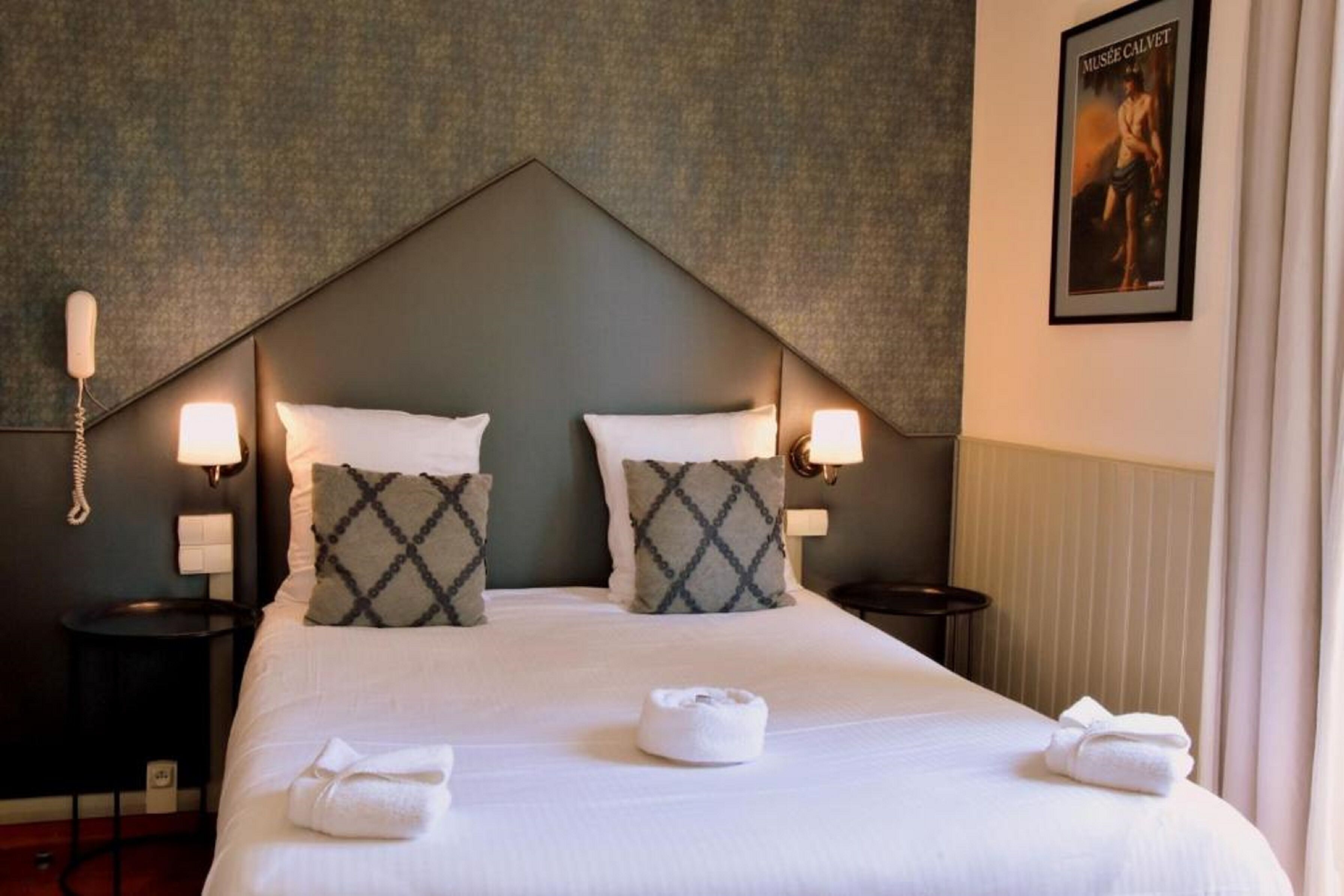 superior double room | in-room safe, individually decorated, individually furnished, desk