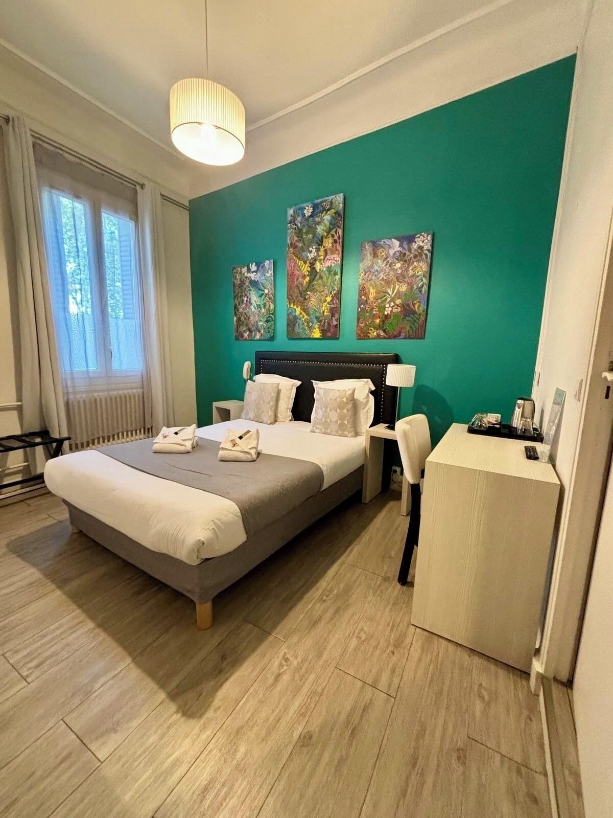 superior double room | in-room safe, individually decorated, individually furnished, desk